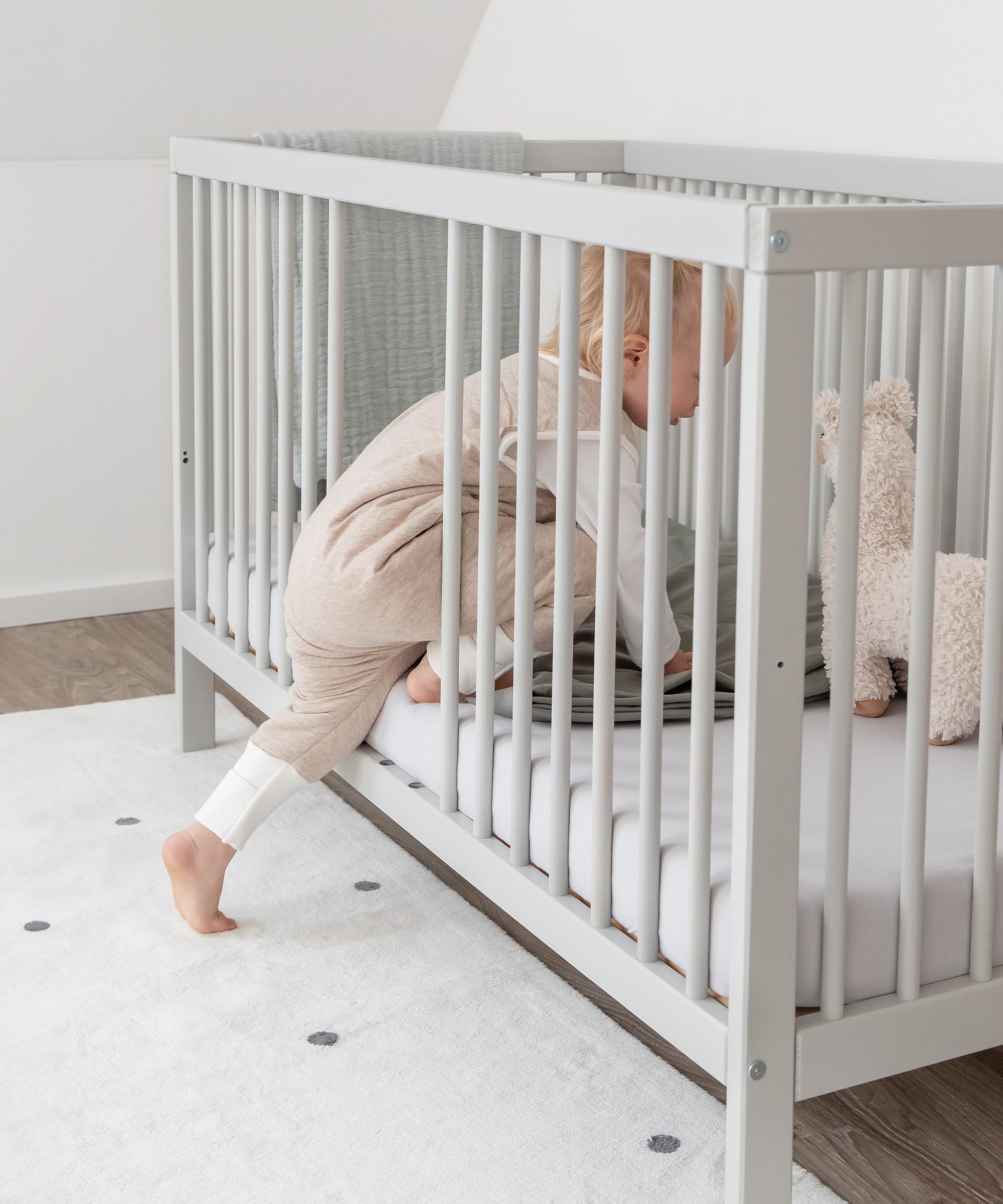 ehrenkind-babybett-pur-hellgrau-aus-massiver-buche image 7