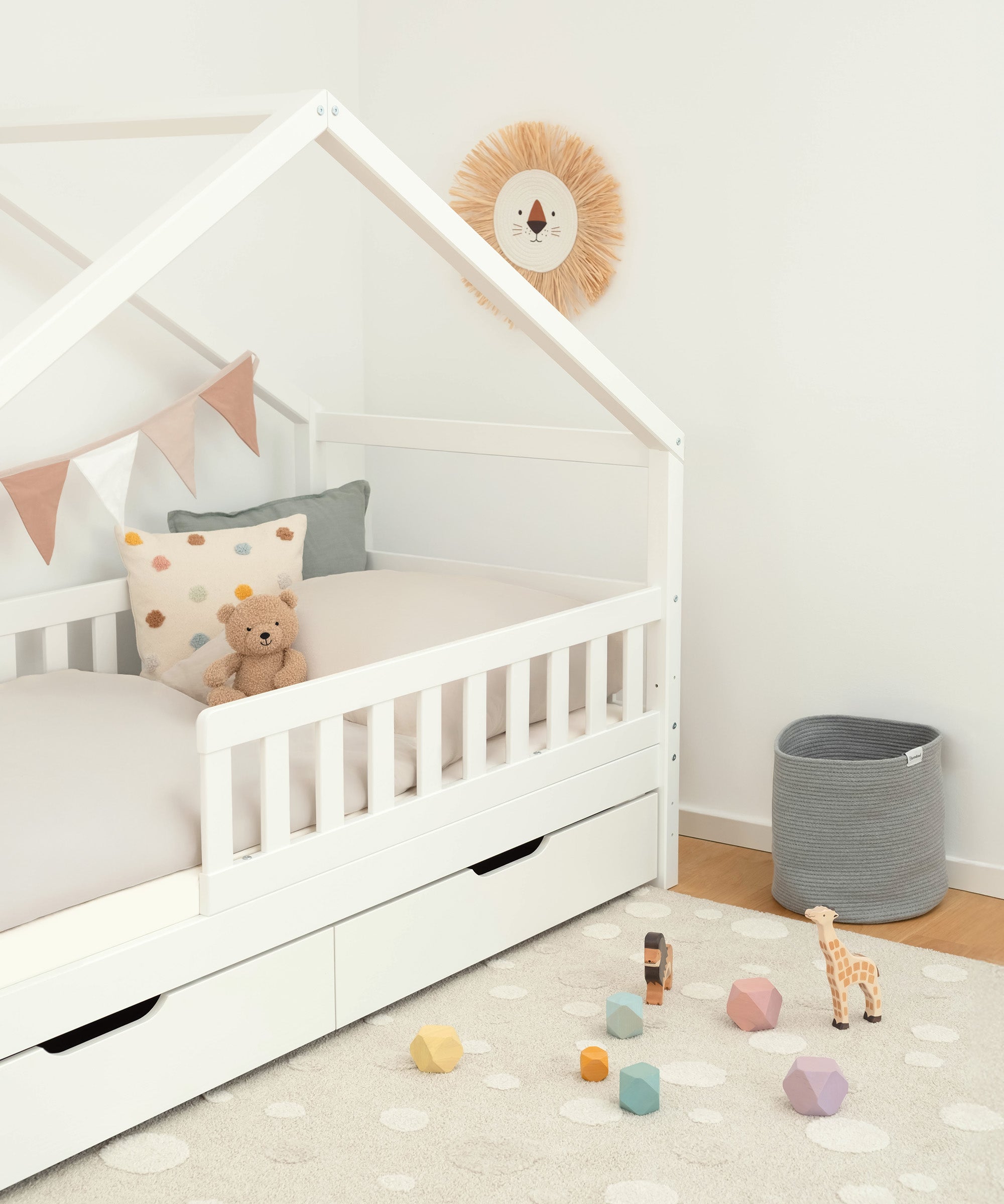 ehrenkind-panorama-hausbett-lille-kiefer-wei-2-in-1-bodenbett-mit-dachgiebel image 8