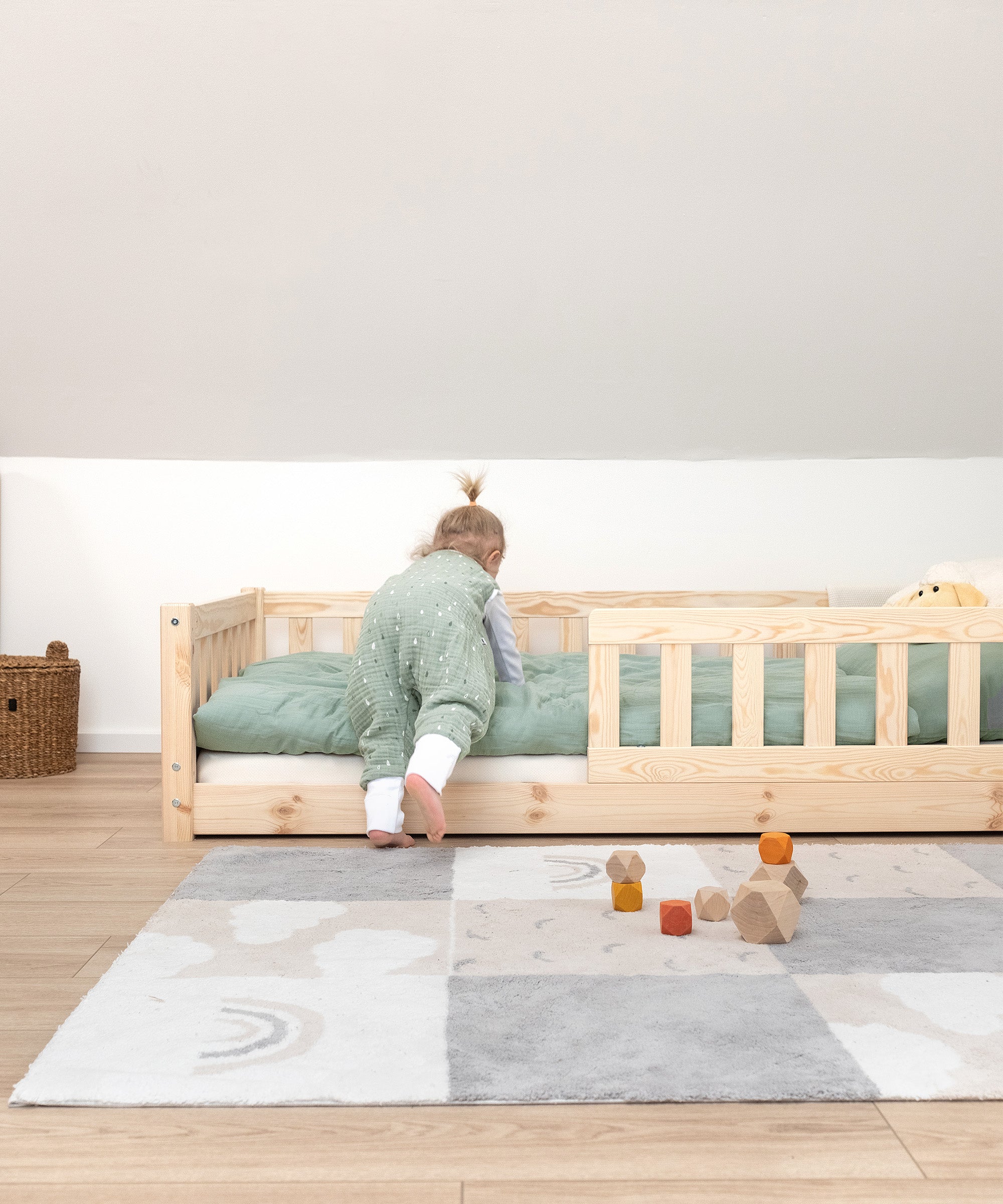 ehrenkind-bodenbett-lille-aus-massiver-kiefer-natur-inkl-rollrost-montessori-ins image 8
