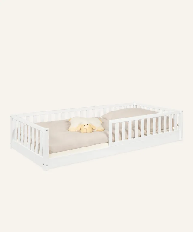 ehrenkind-bodenbett-livo-buche-wei-mit-rausfallschutz-und-rollrost image 1