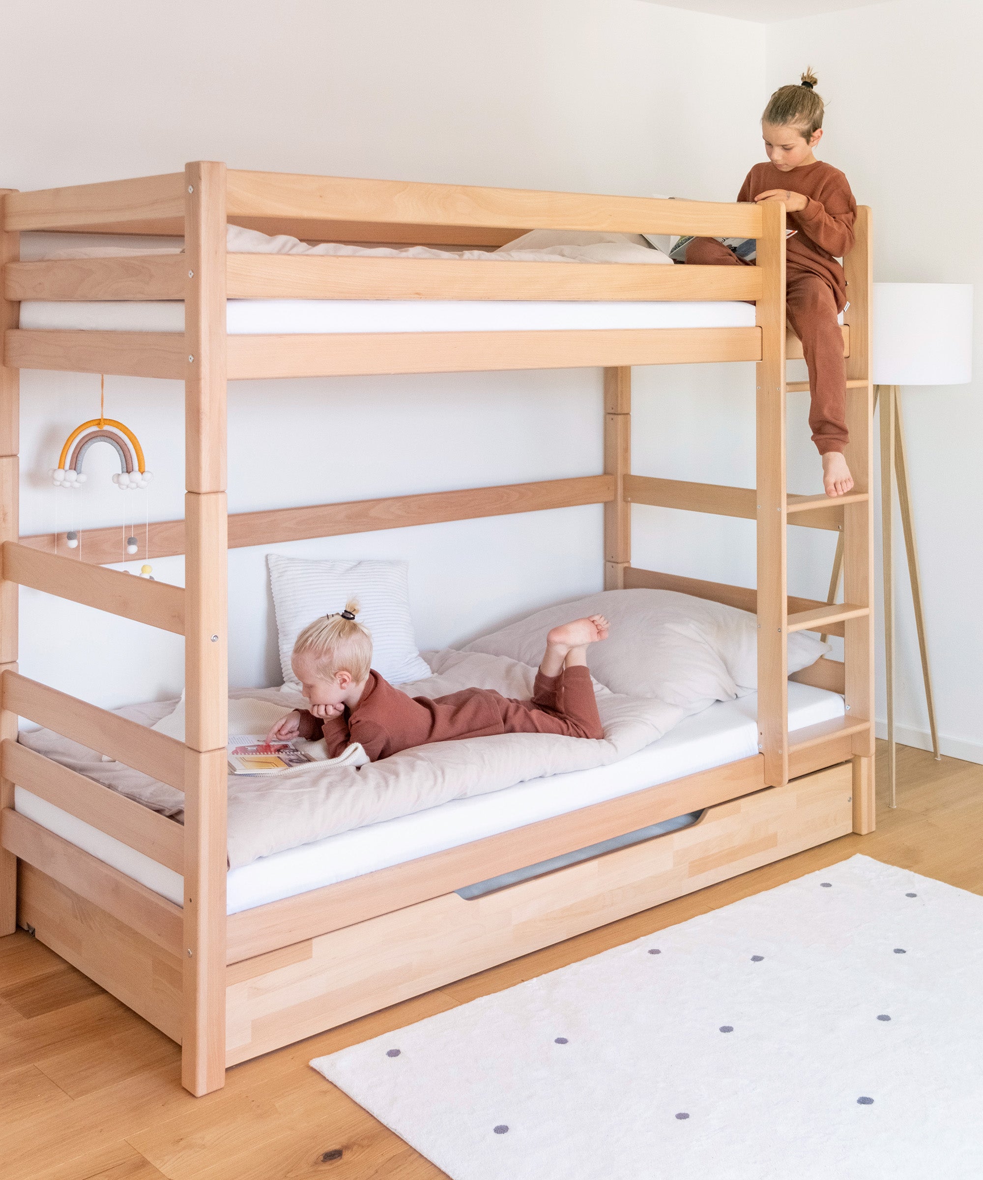 ehrenkind-etagenbett-hoch-b-ware-aus-massivem-buchenholz image 2