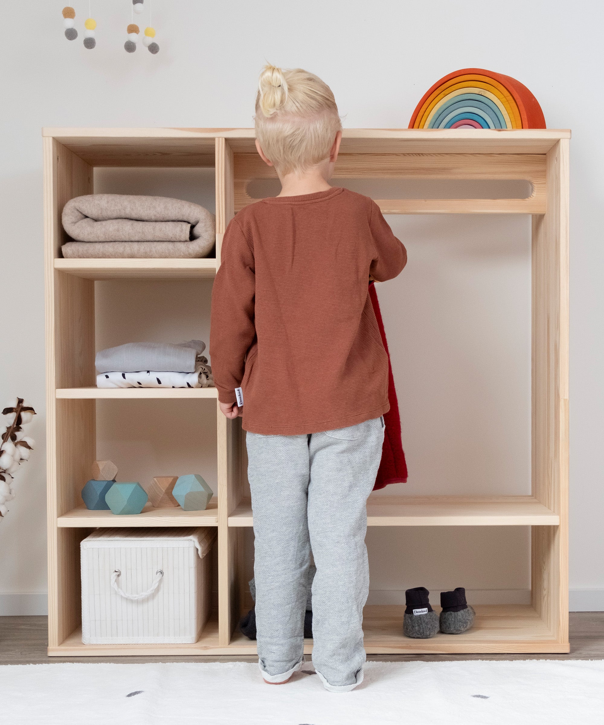 ehrenkind-montessori-kleiderschrank-b-ware-aus-kiefer image 2