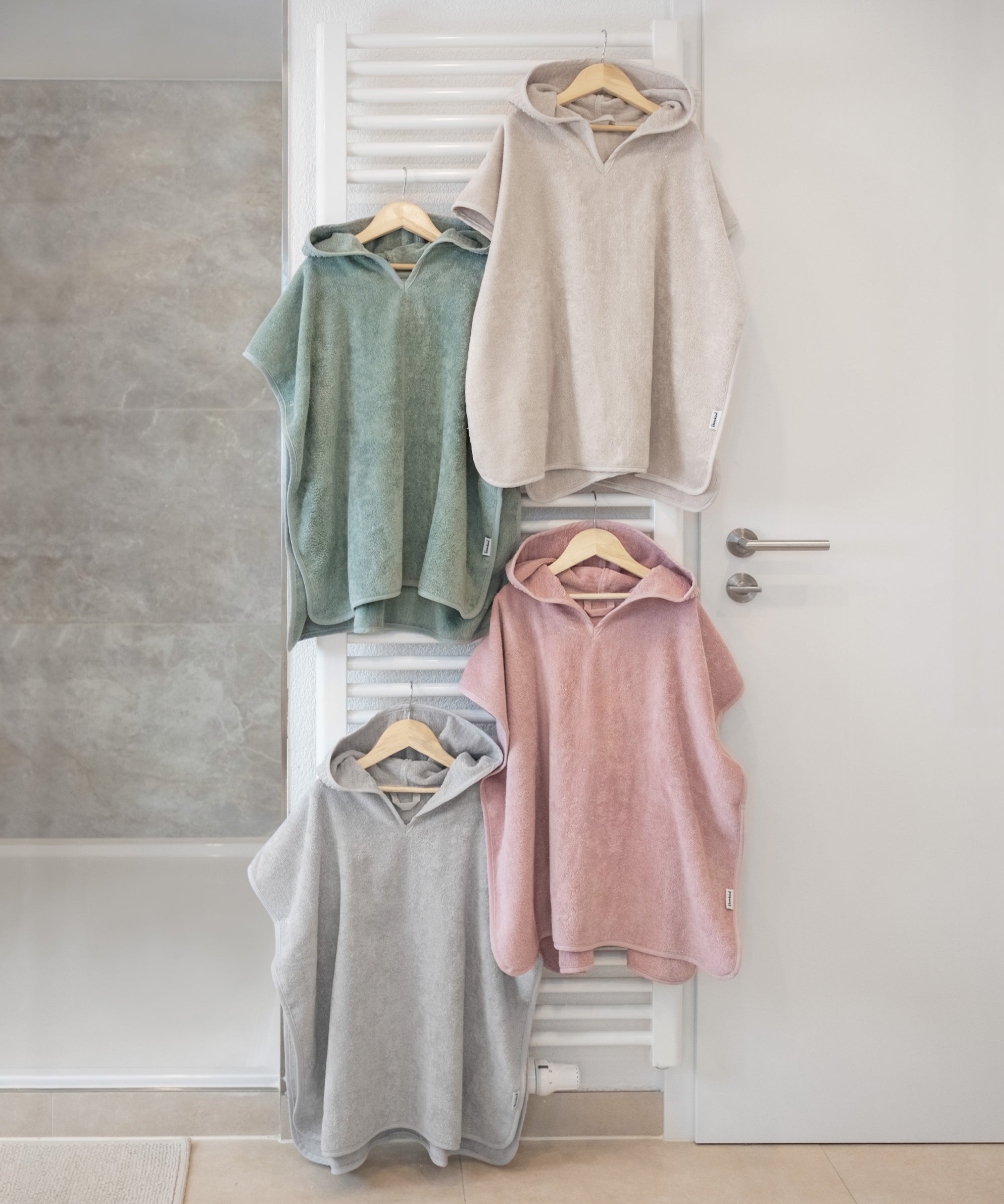 ehrenkind-badeponcho-b-ware-aus-frottee-mit-m-glichen-kosmetischen-m-ngeln-voll- image 2