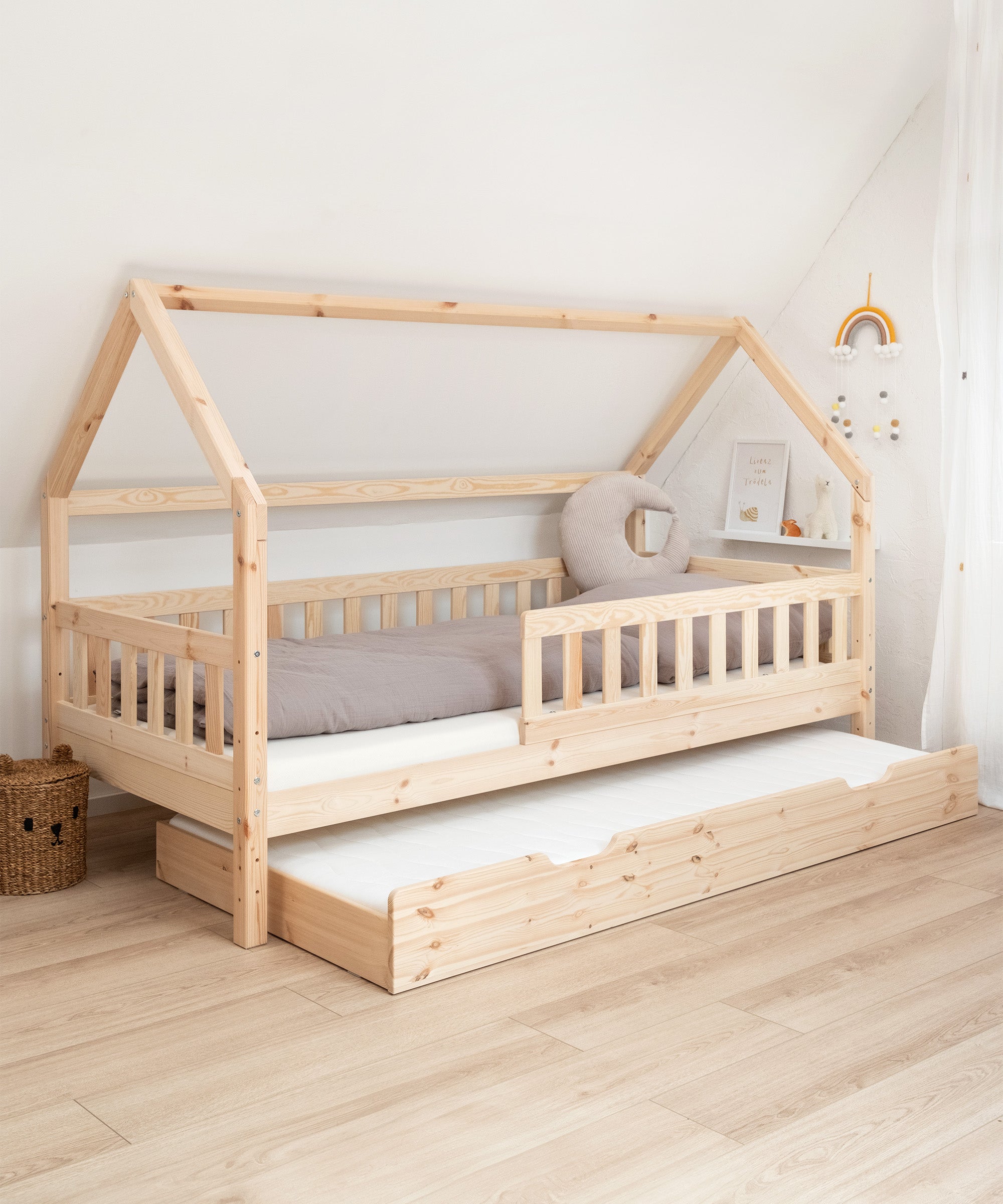 ehrenkind-hausbett-lille-b-ware-aus-kiefer-natur image 6