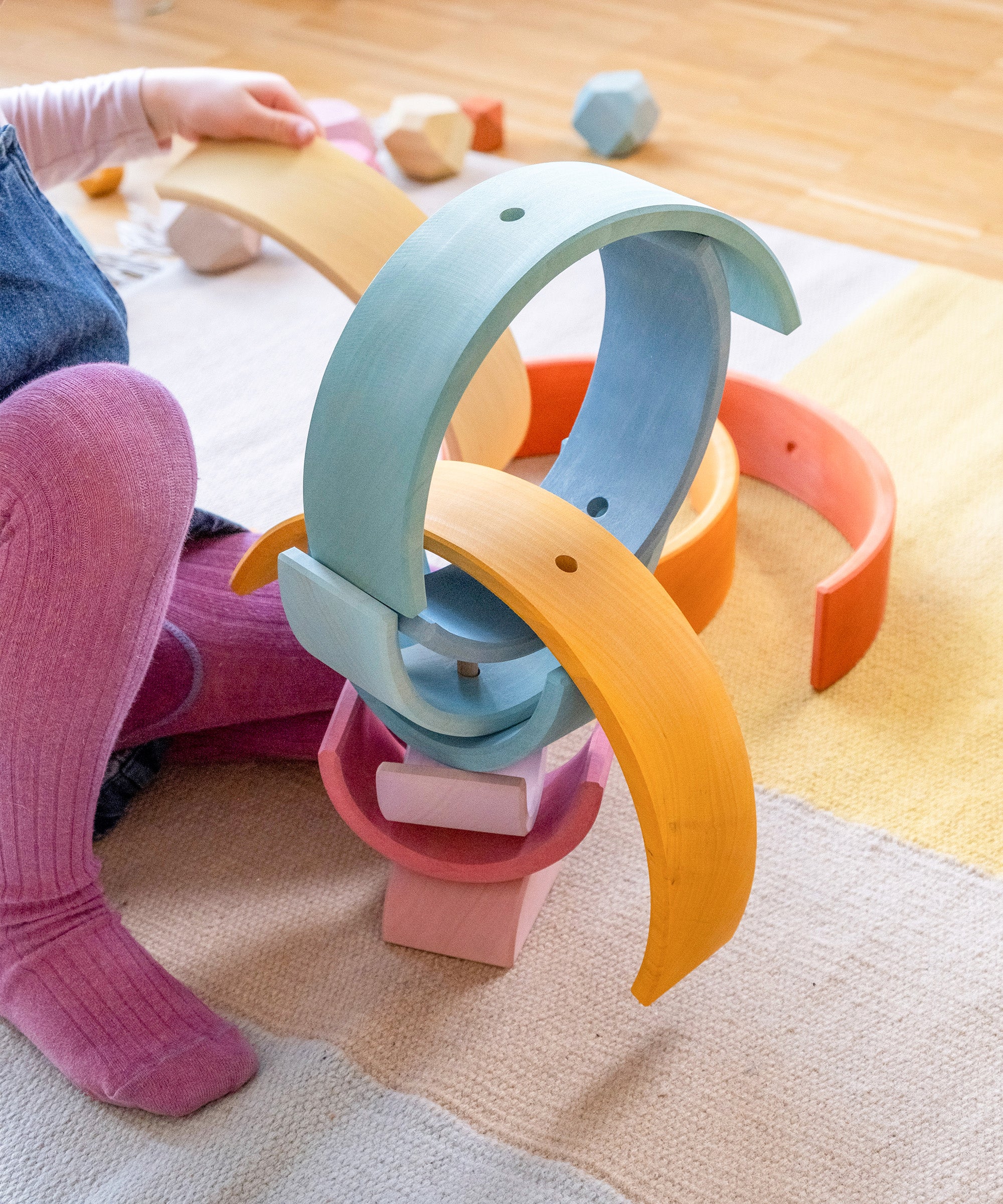 ehrenkind-regenbogen-aus-erlenholz-montessori-stapelspielzeug-11-b-gen-handgefer image 4