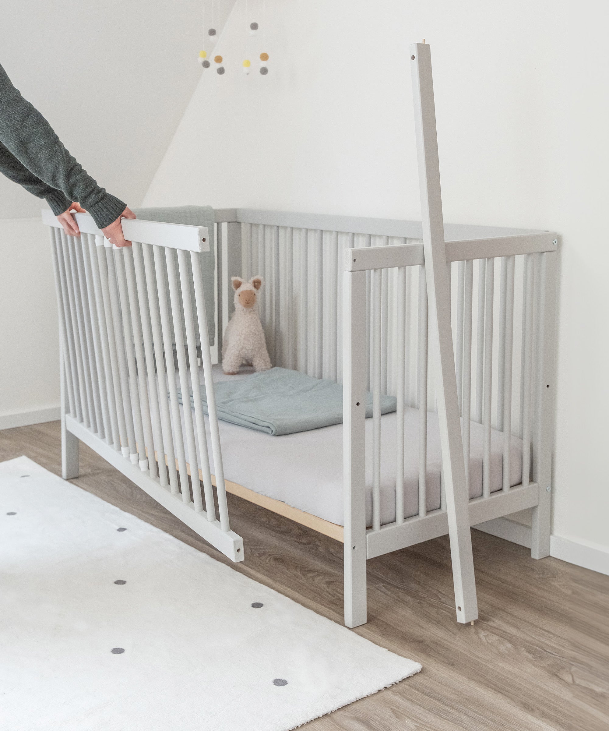 ehrenkind-babybett-pur-hellgrau-aus-massiver-buche image 8