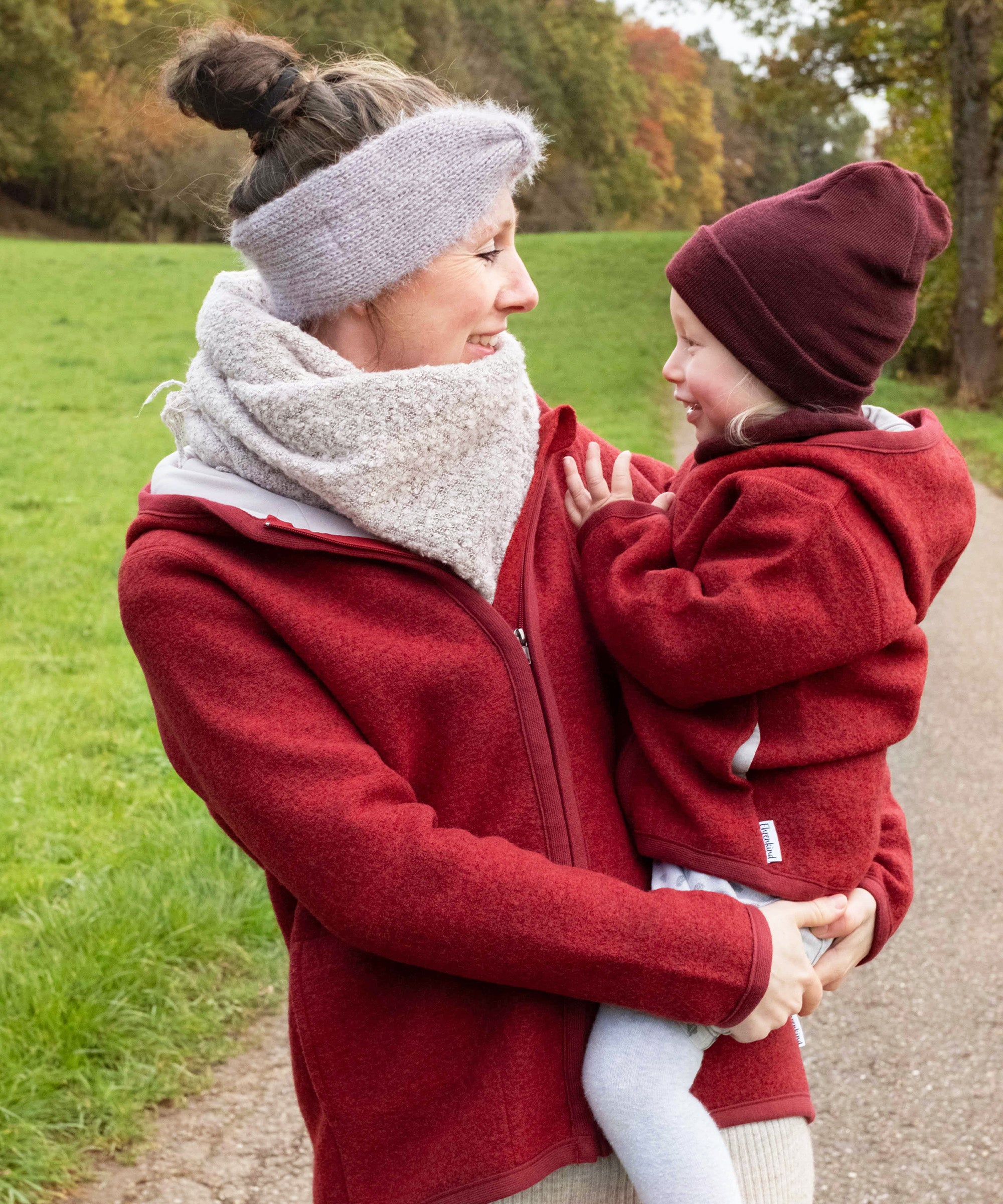ehrenkind-damen-walkjacke-aus-merino-schurwolle-mit-kapuze-und-taschen image 8