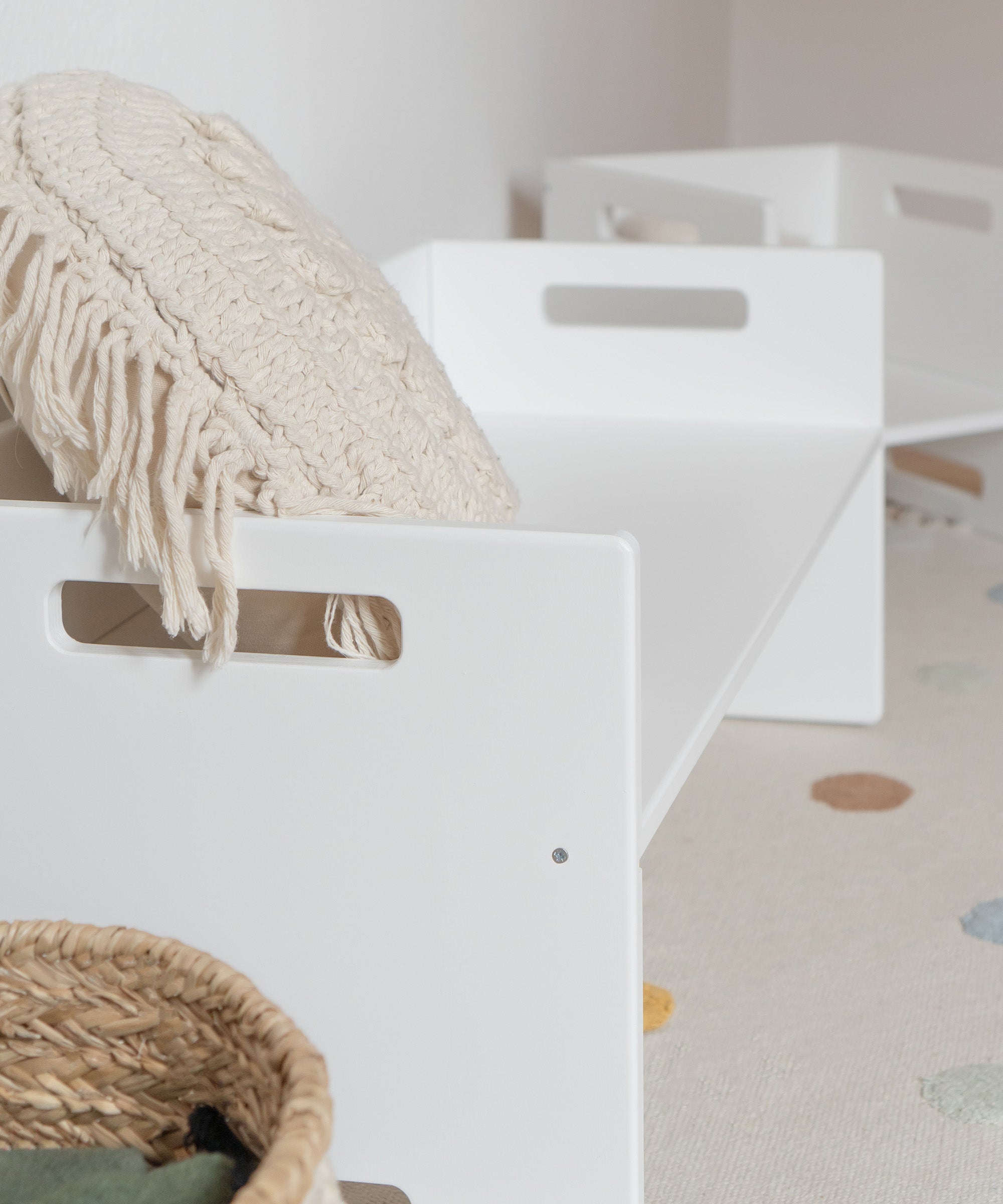 ehrenkind-wendehocker-linia-aus-birkenschichtholz-mitwachsender-hocker-und-tisch image 8