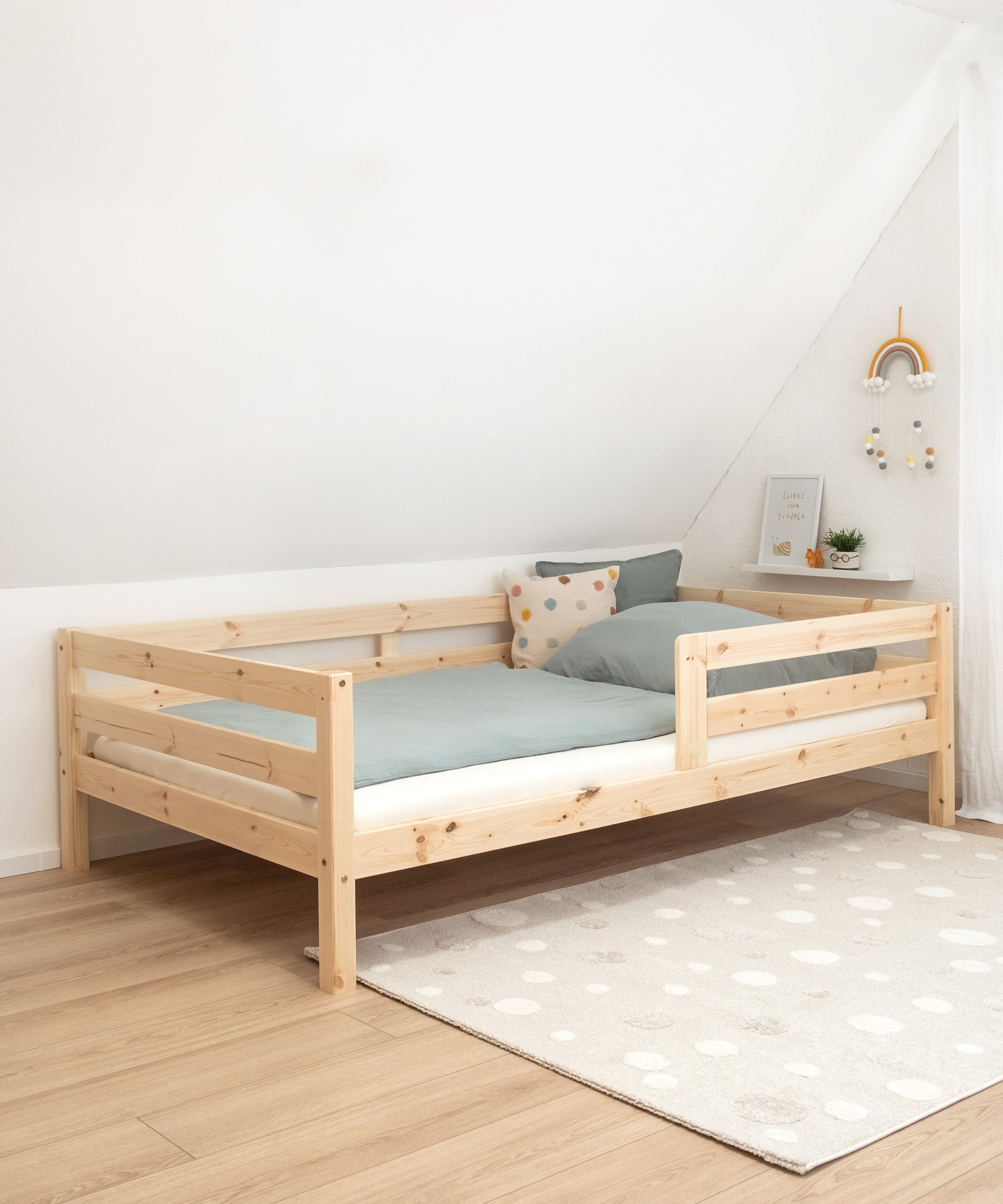 ehrenkind-kinderbett-sona-fsc-kiefernholz-natur-mit-abnehmbarem-rausfallschutz image 3