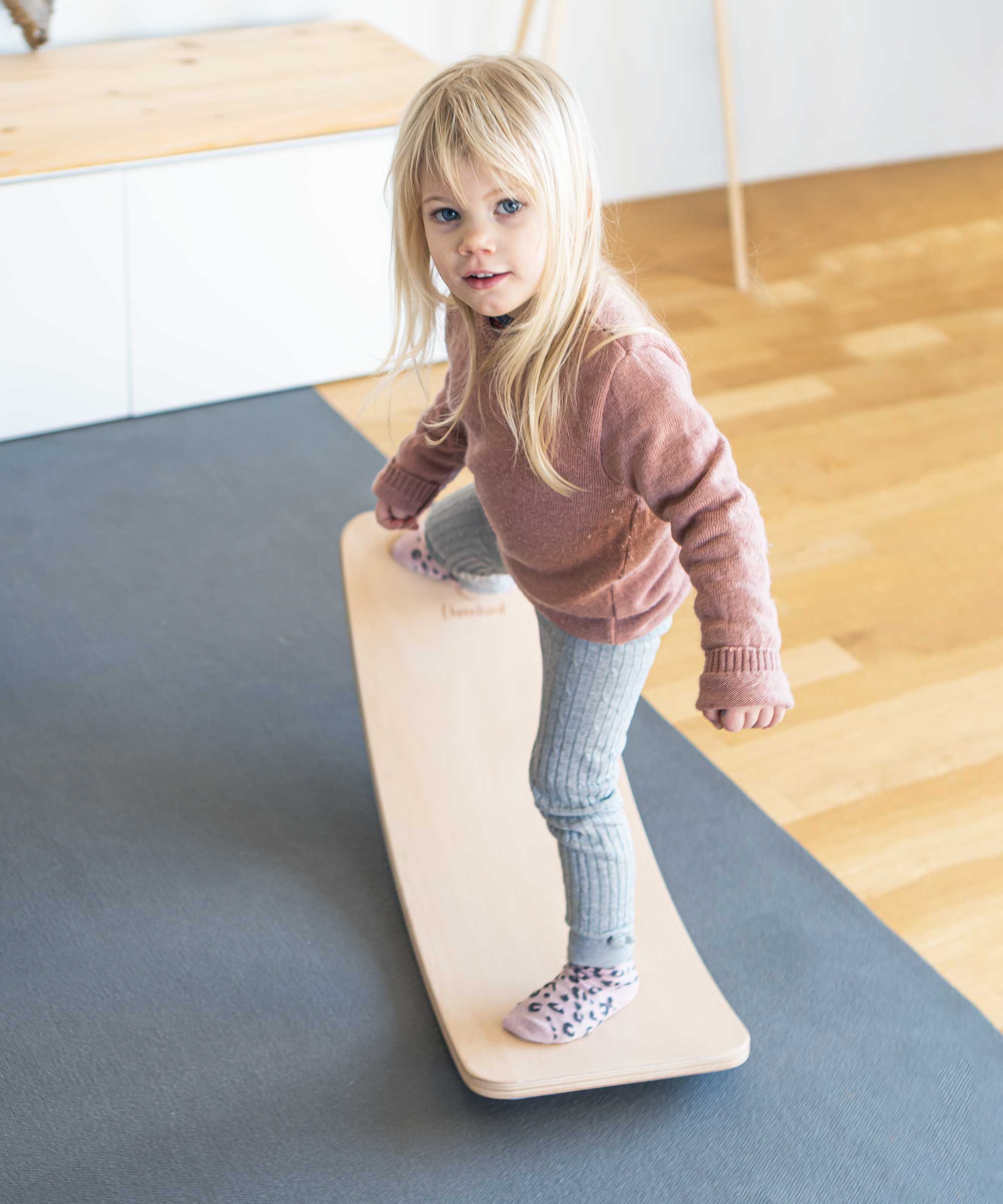 ehrenkind-balanceboard-b-ware-aus-buche-montessori-balancebrett-ohne-filzstreife image 5