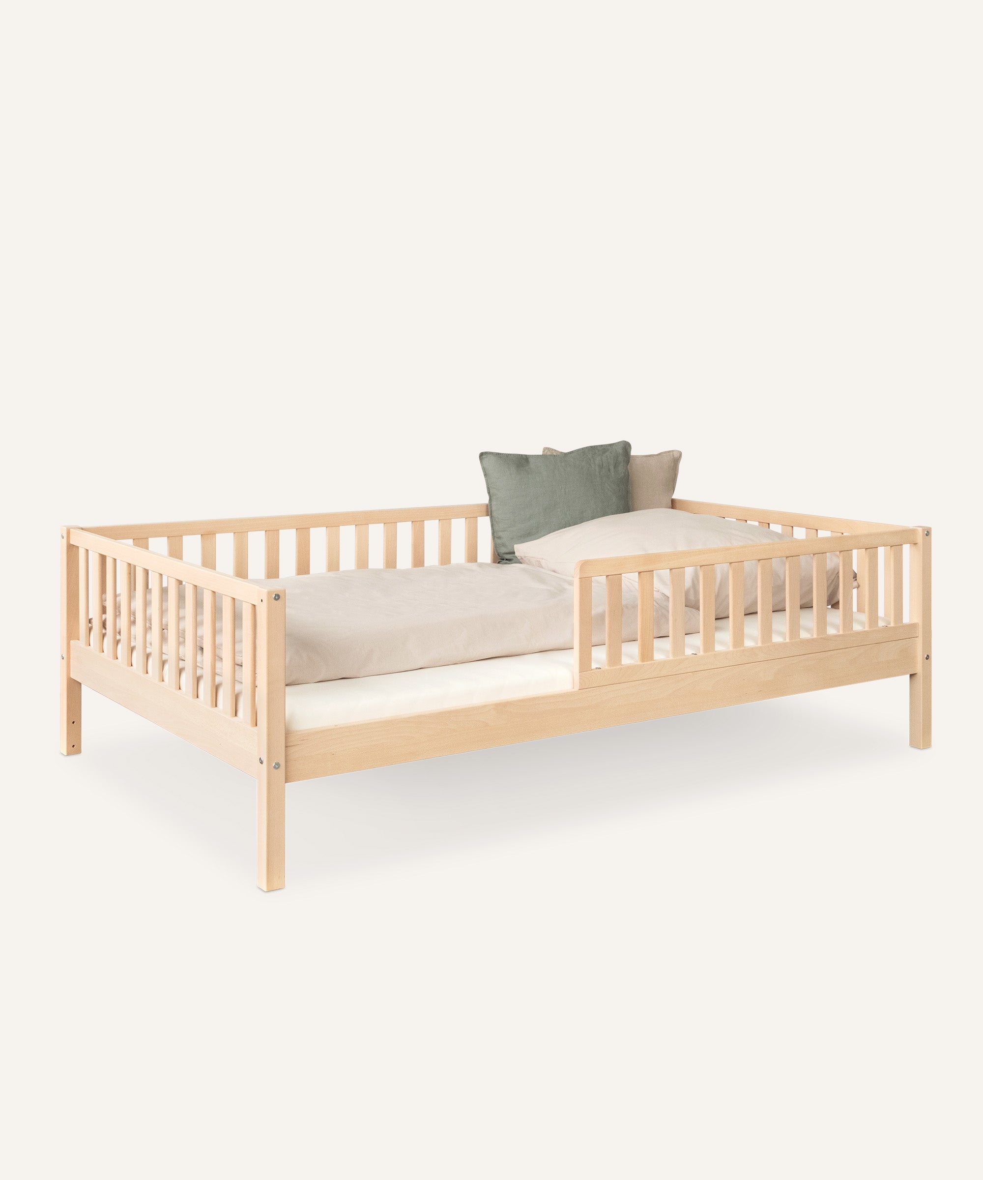 ehrenkind-kinderbett-livo-buche-klassisches-kinderbett-f-rs-erste-kinderzimmer image 1