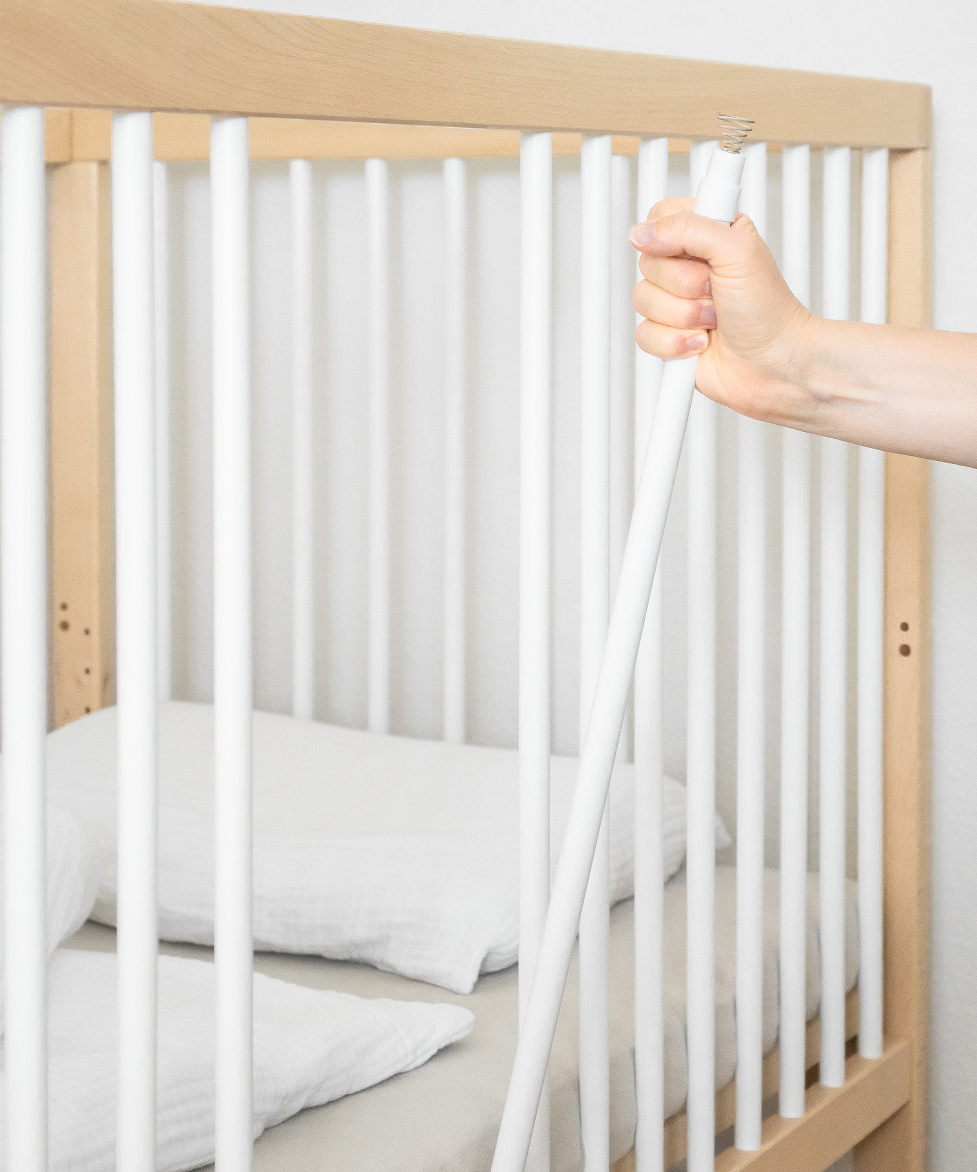 ehrenkind-babybett-pur-h-henverstellbares-gitterbett-aus-buchenholz-natur-wei image 6