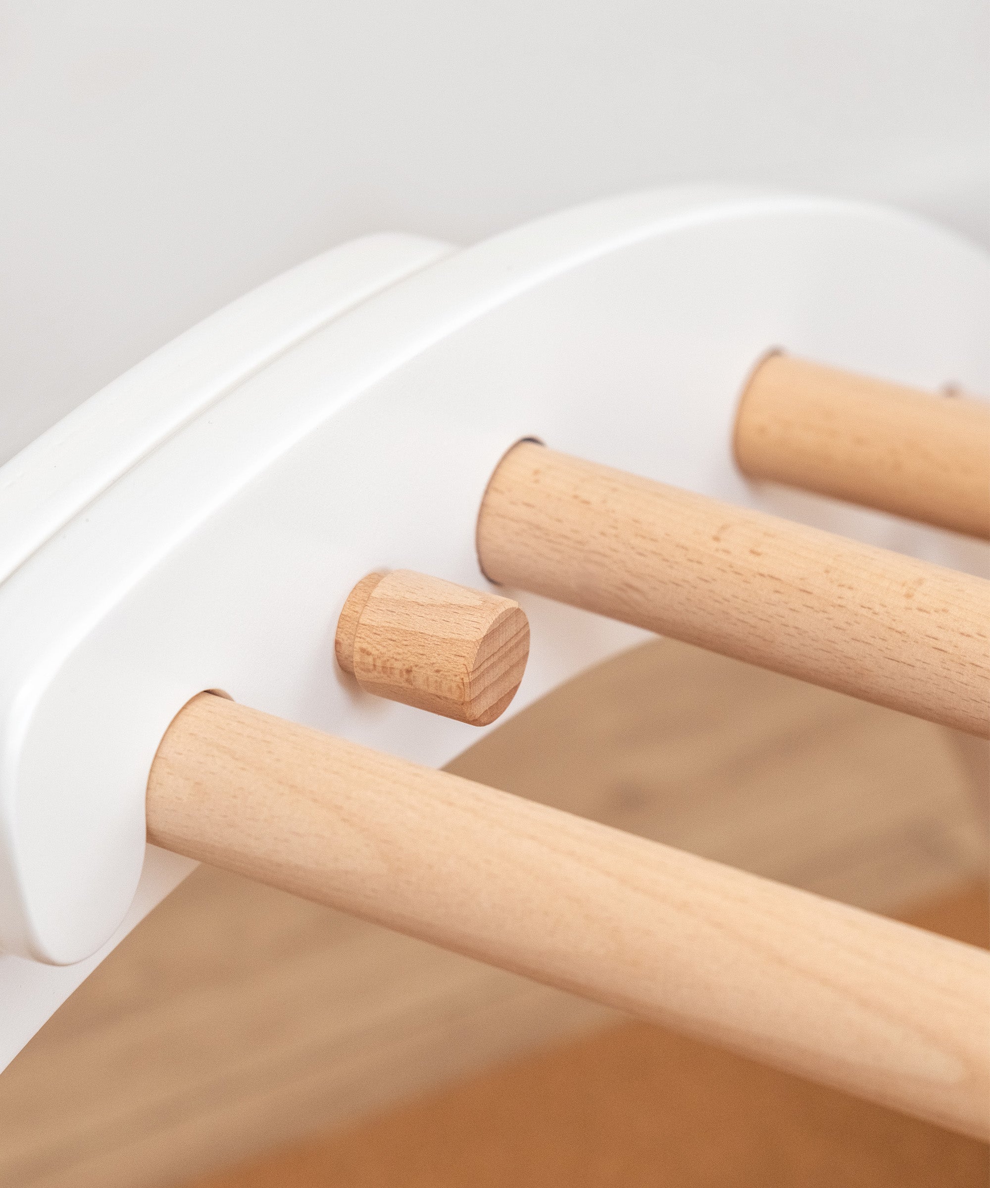 ehrenkind-kletterbogen-natur-wei-montessori-kletterger-t-mit-wippfunktion image 5