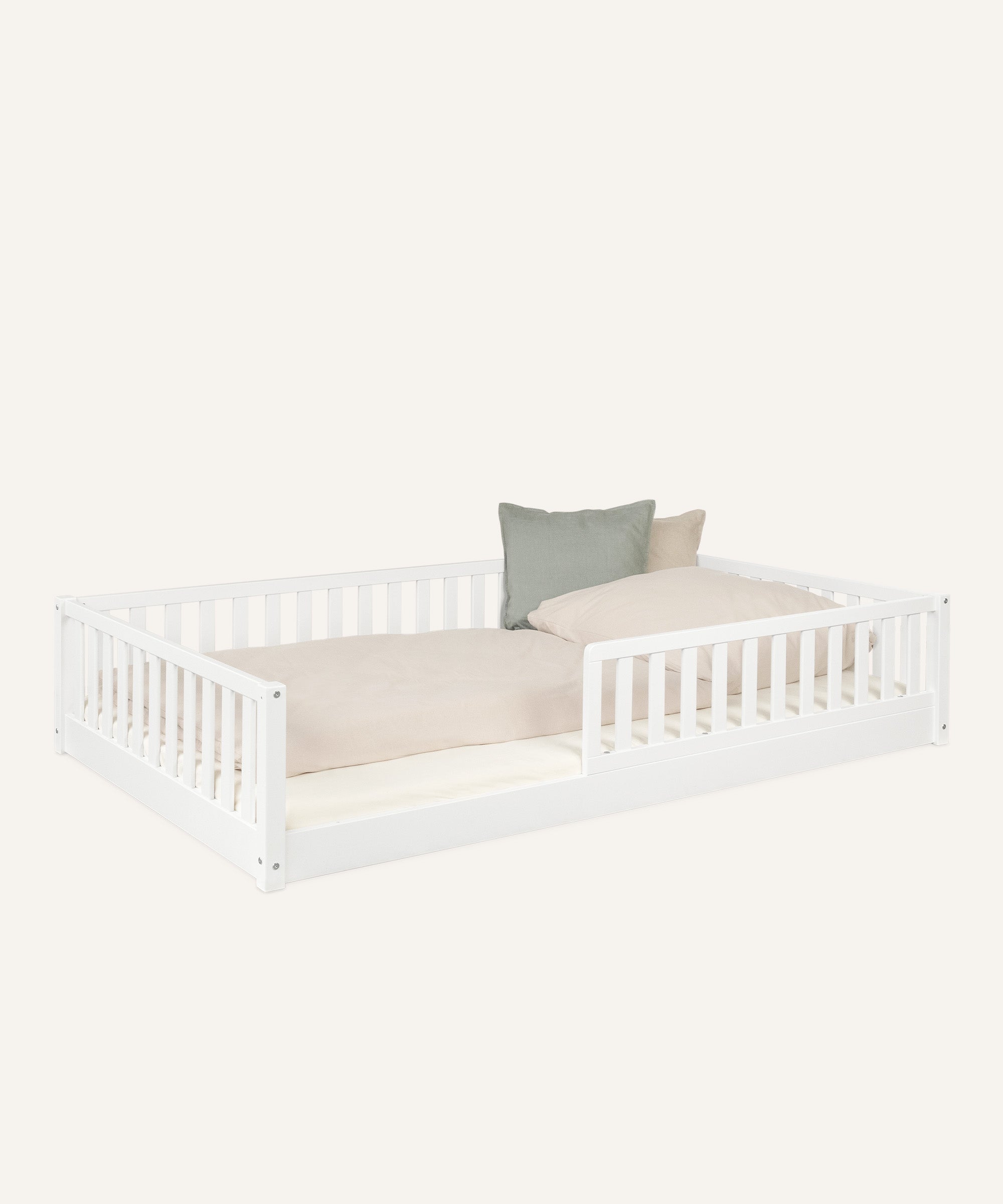 ehrenkind-bodenbett-livo-buche-wei-mit-rausfallschutz-und-rollrost image 3