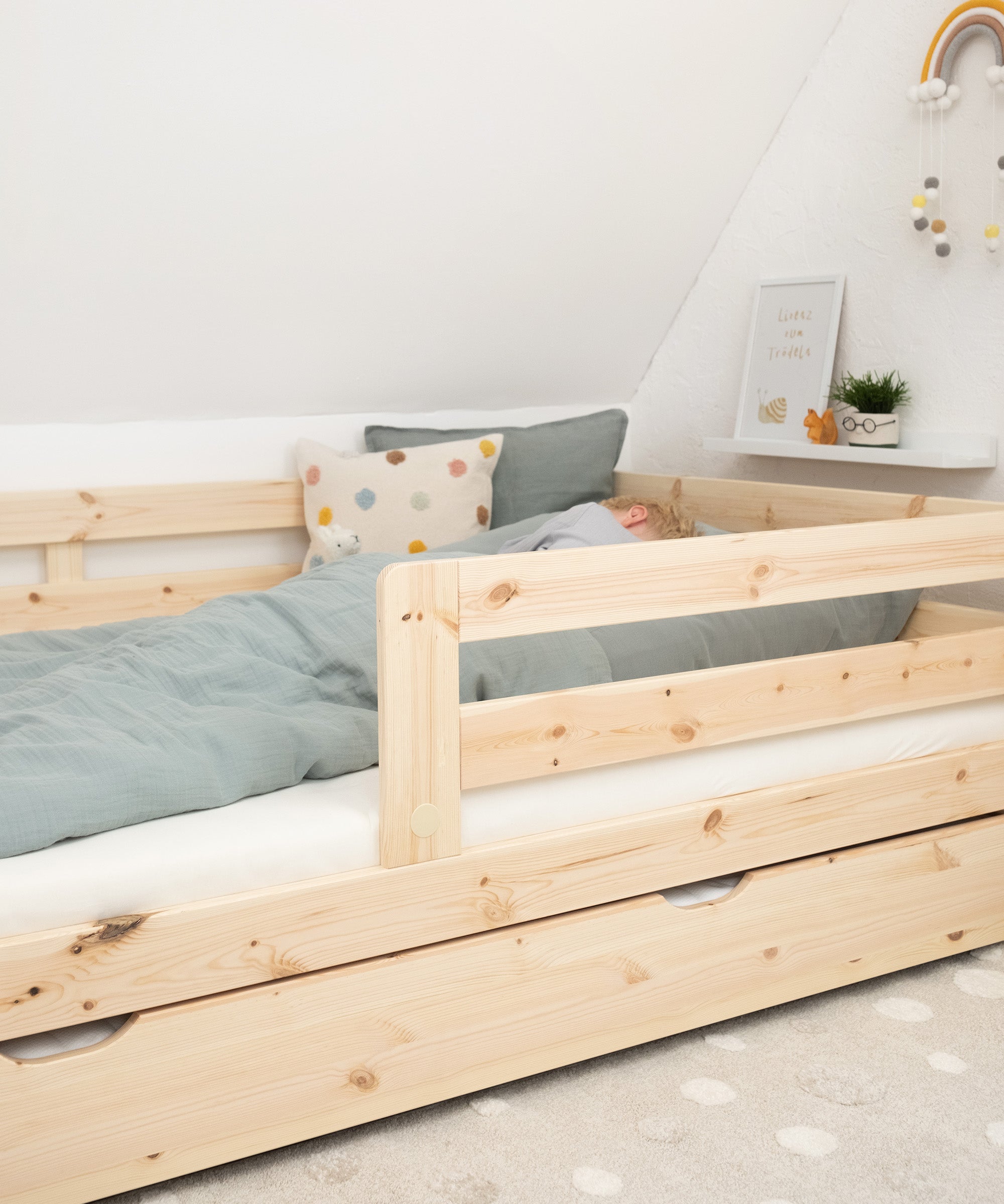 ehrenkind-kinderbett-sona-fsc-kiefernholz-natur-mit-abnehmbarem-rausfallschutz image 6