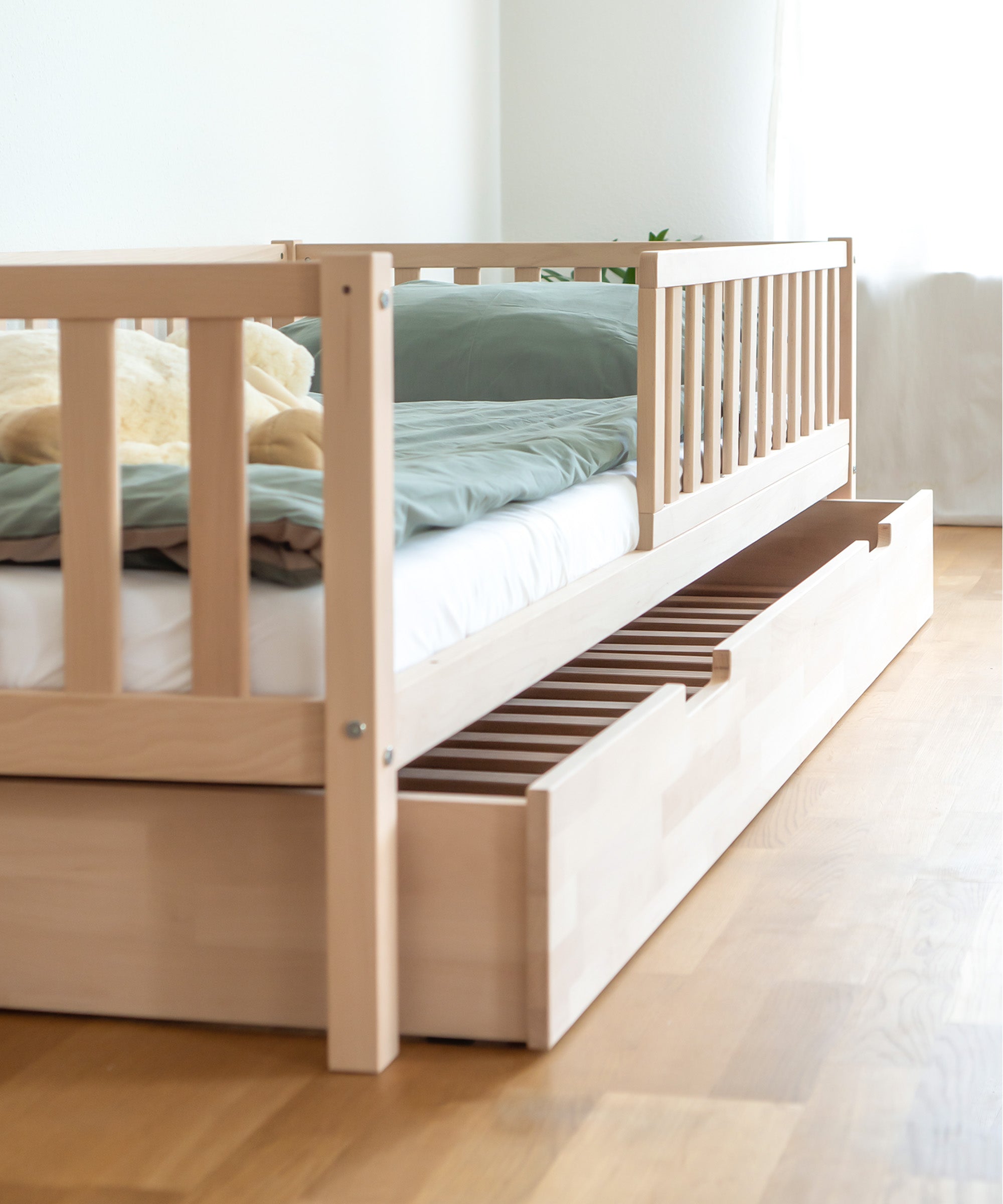 ehrenkind-kinderbett-livo-b-ware-buche-90-200-cm-teilvormontiert-speditionsversa image 3
