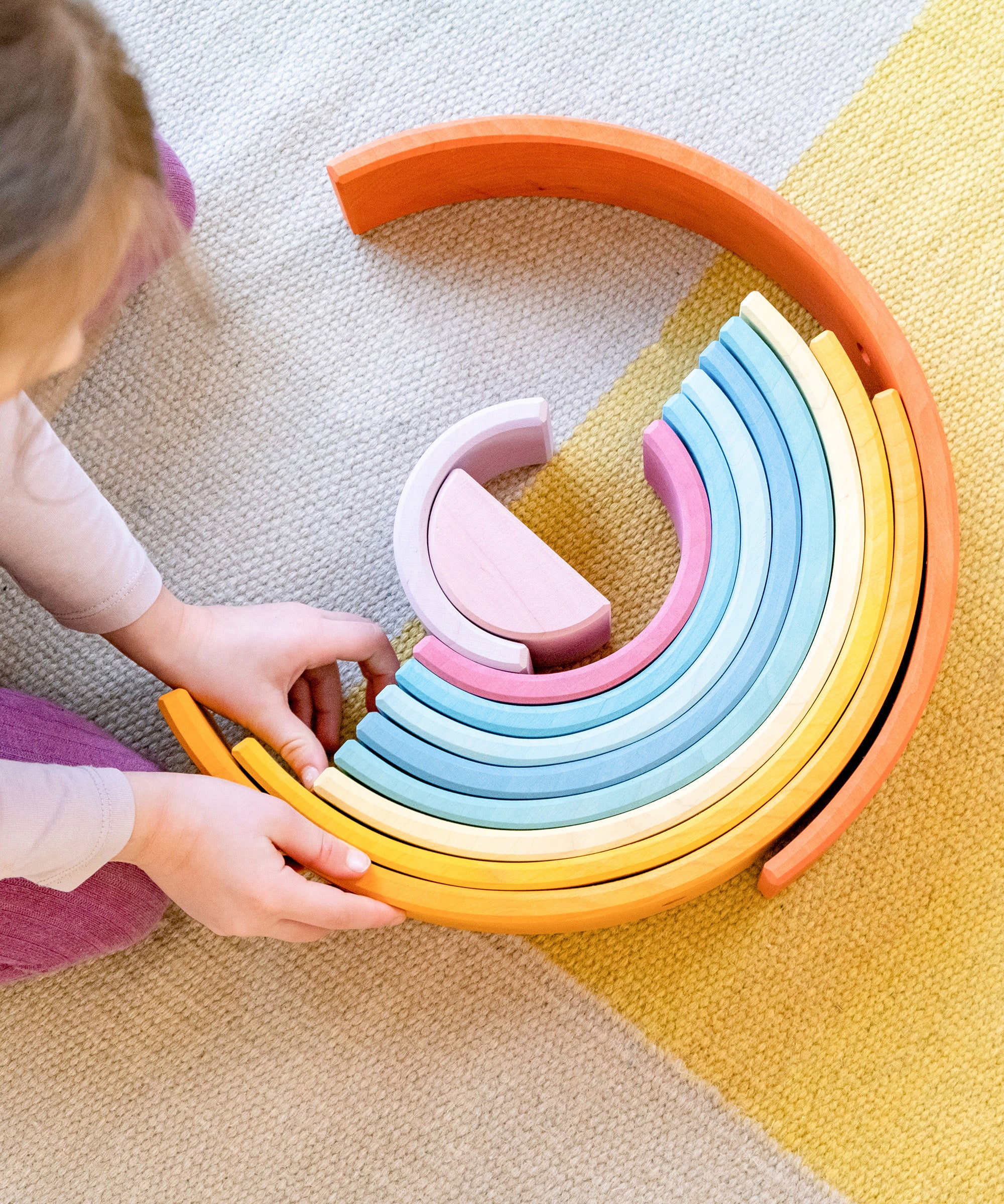 ehrenkind-regenbogen-aus-erlenholz-montessori-stapelspielzeug-11-b-gen-handgefer image 7