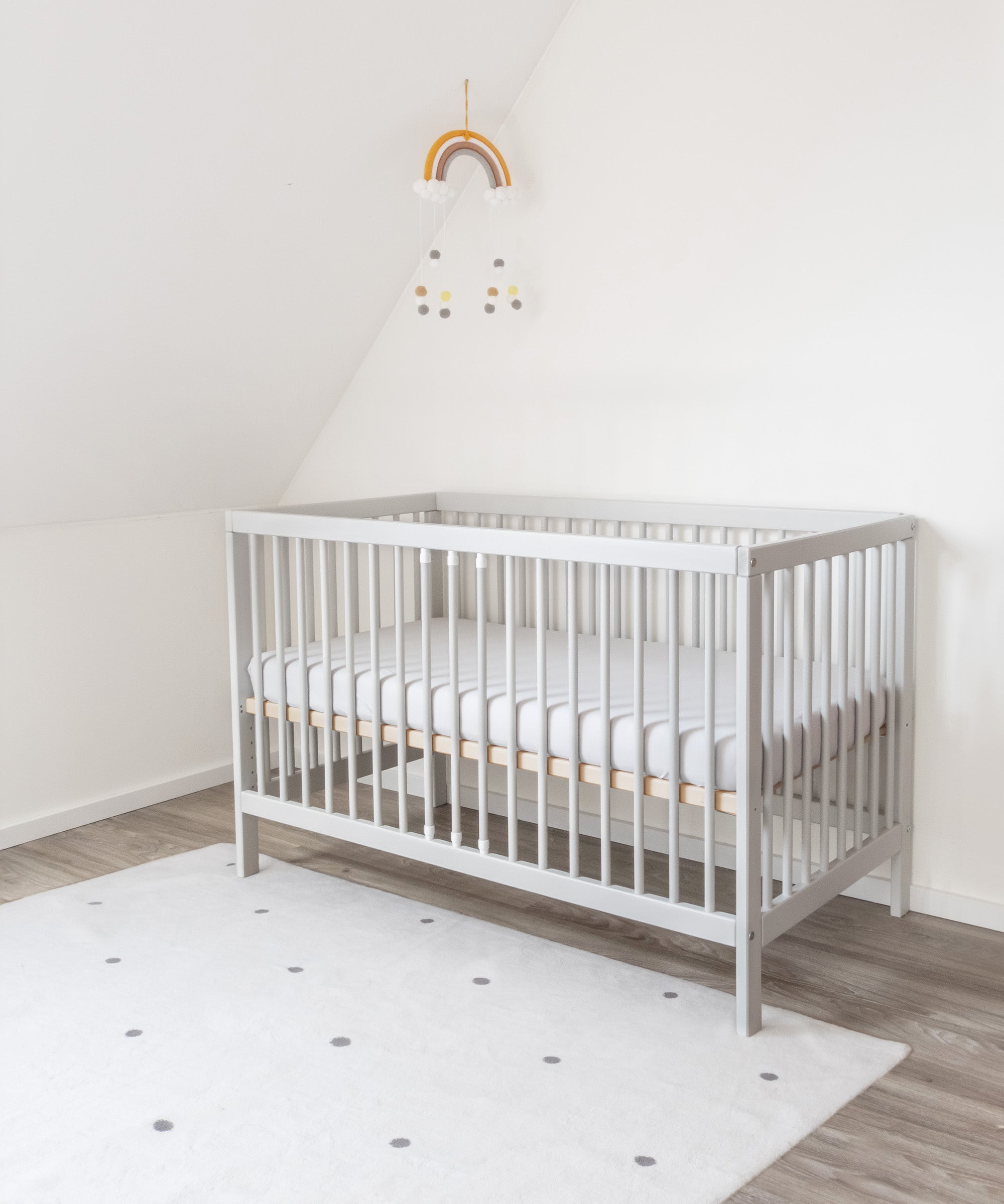ehrenkind-babybett-pur-hellgrau-aus-massiver-buche image 4
