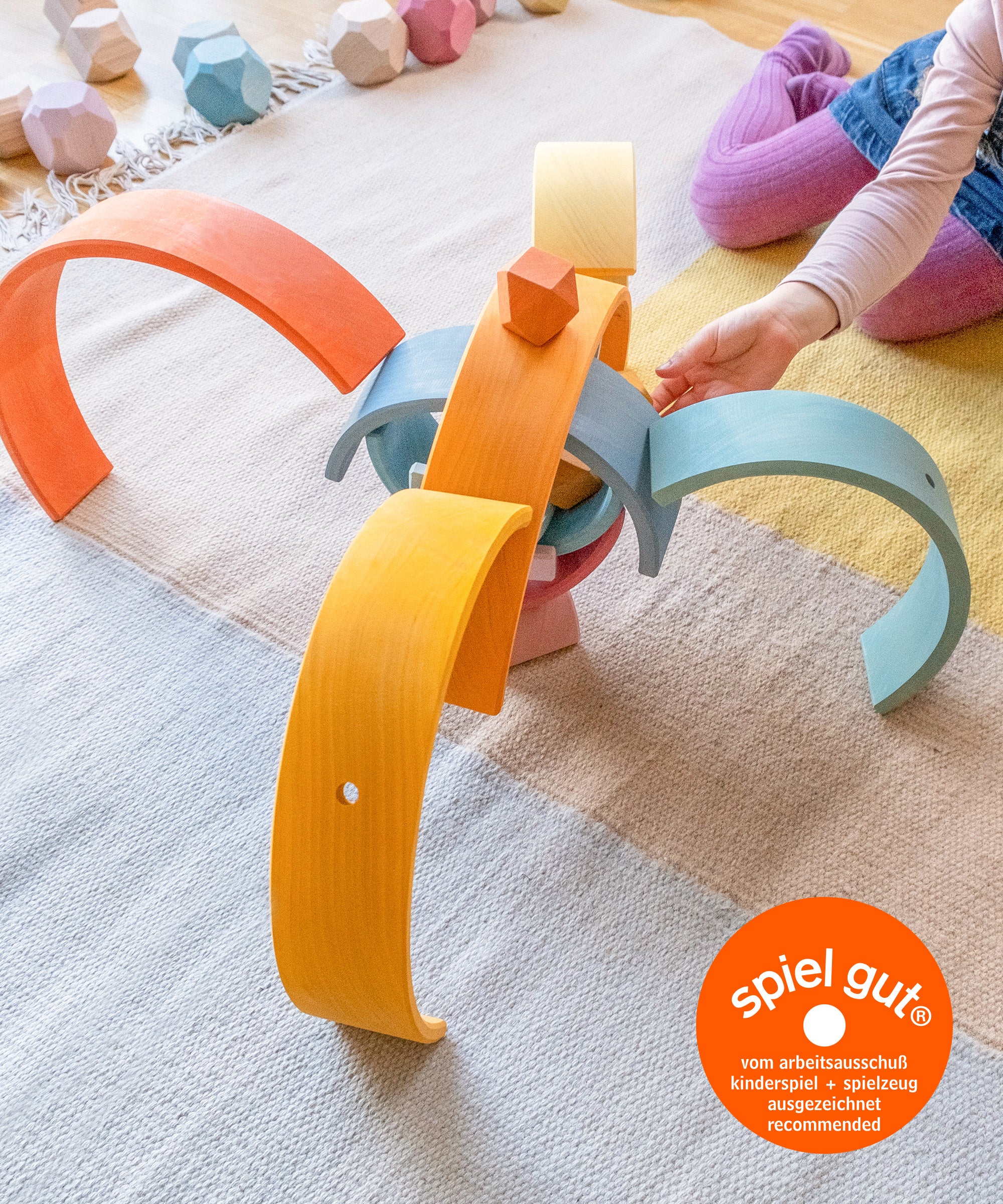 ehrenkind-regenbogen-aus-erlenholz-montessori-stapelspielzeug-11-b-gen-handgefer image 5