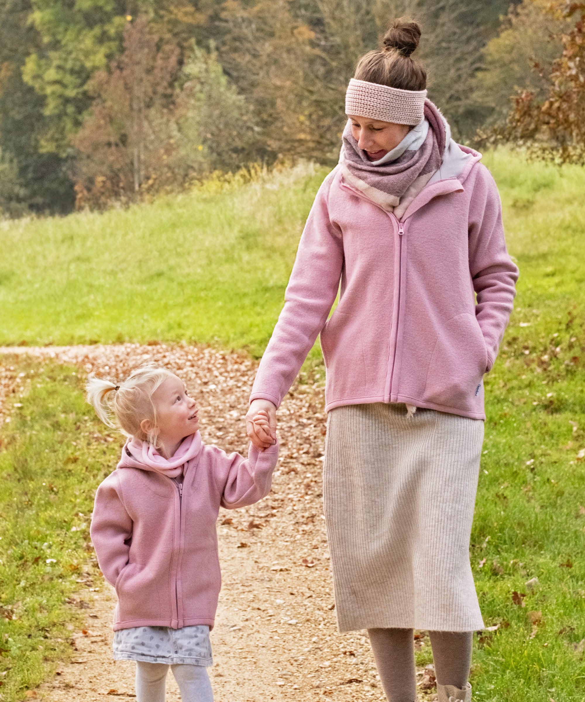 ehrenkind-damen-walkjacke-aus-merino-schurwolle-mit-kapuze-und-taschen image 2