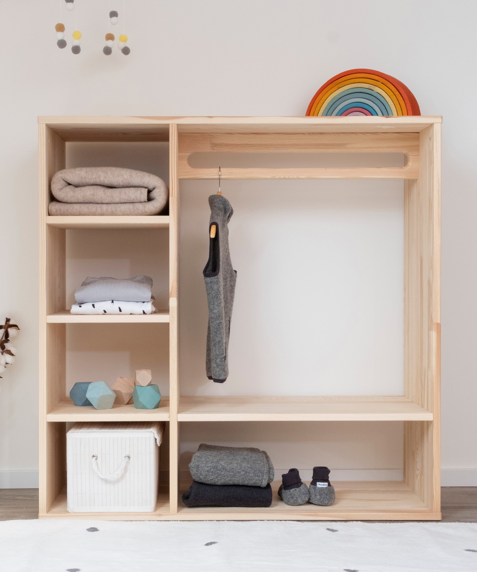 ehrenkind-montessori-kleiderschrank-b-ware-aus-kiefer image 3